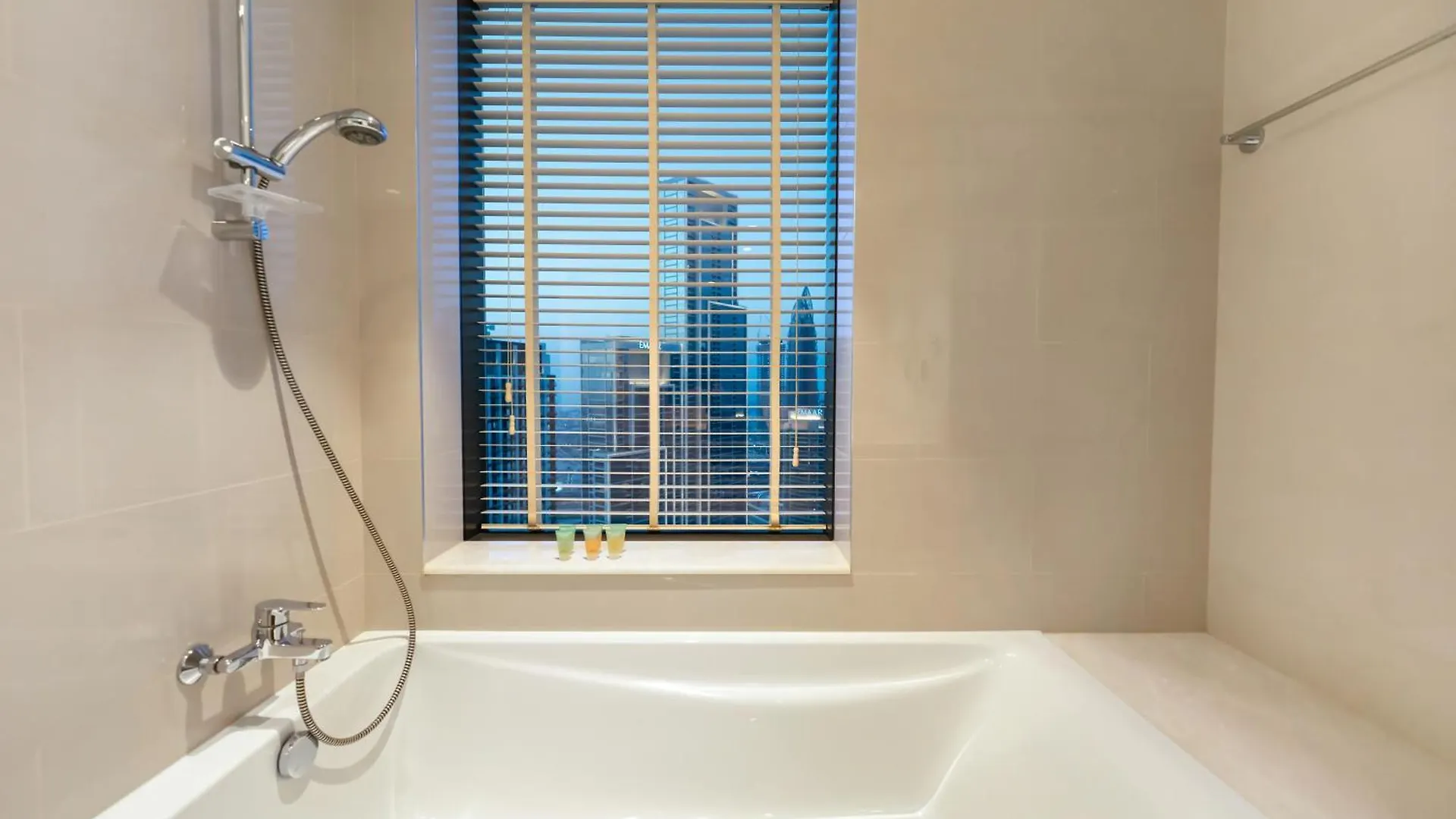 Glamorous Full Fountain View High Floor 4 Bedroom Apt Dubai